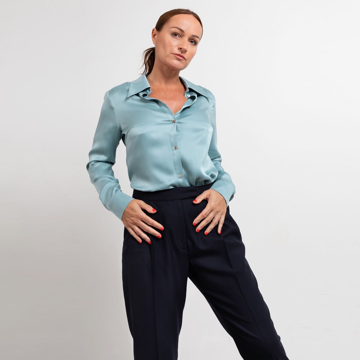 Navy pleated wool trouser cropped