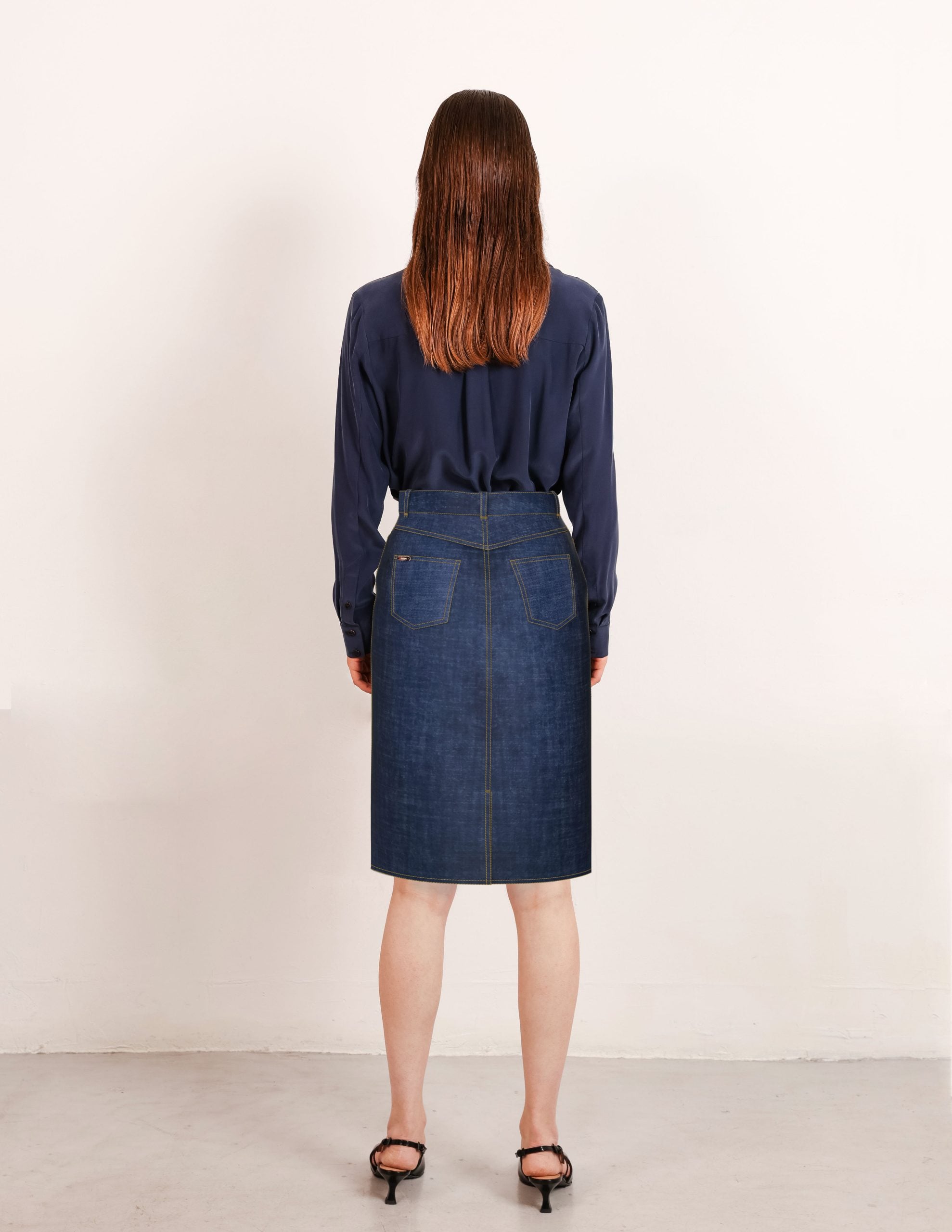 Classic denim skirt mid blue with sand stitching