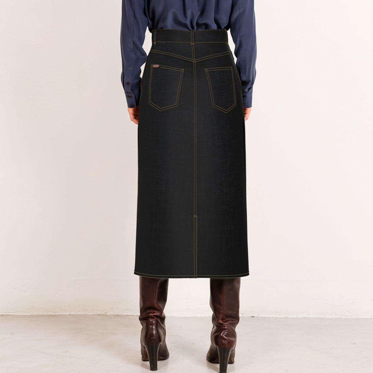 Black midi denim skirt with tabacco stitch