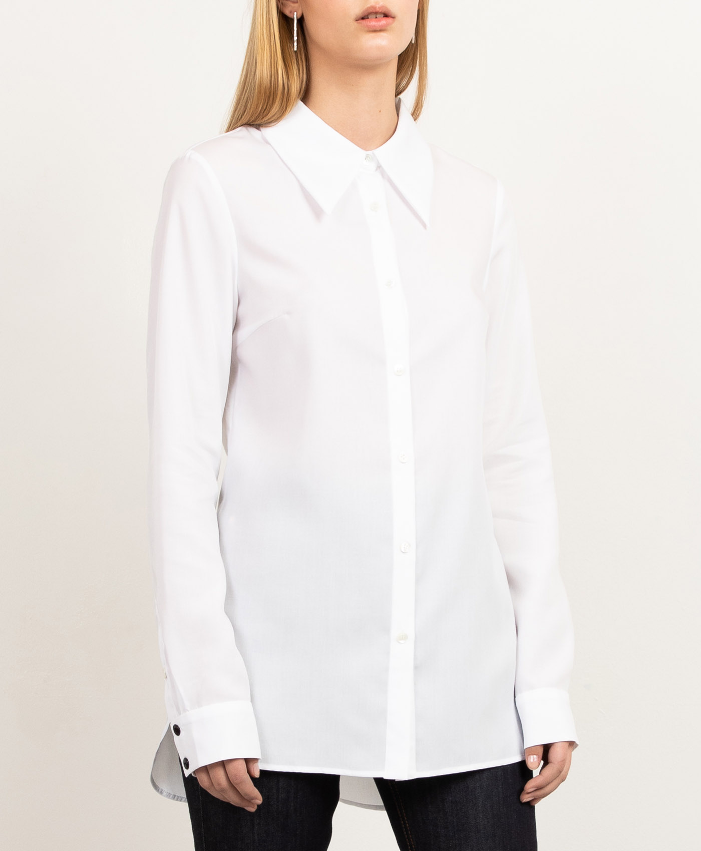 White essential shirt in lyocell by Studio Heijne
