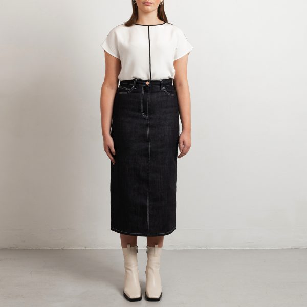 Custom fit denim skirt