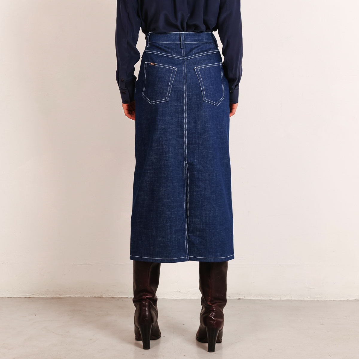 Mid blue midi denim skirt white stitching - Studio Heijne