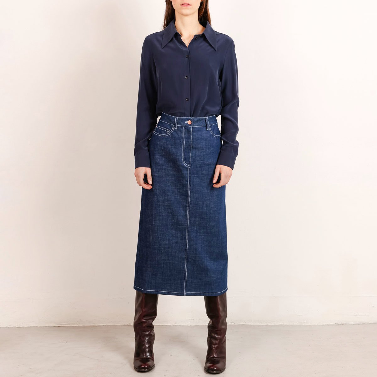 Mid blue midi denim skirt white stitching - Studio Heijne