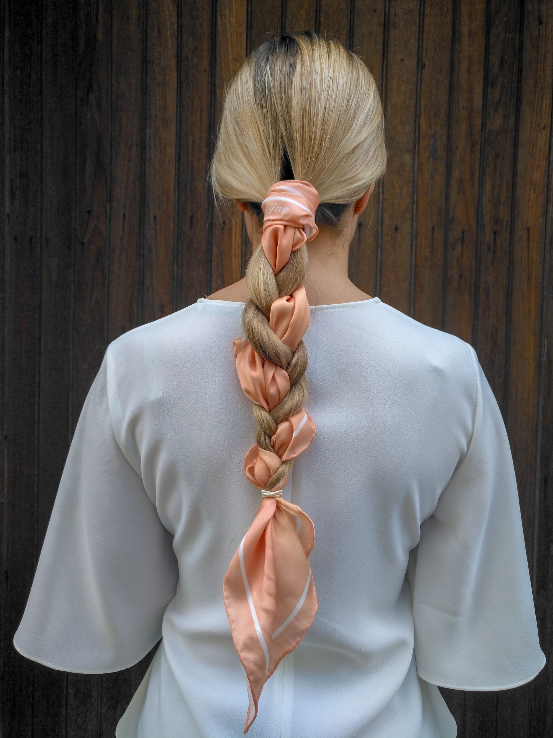 Easy hair styling ideas with a small silk scarf - Studio Heijne