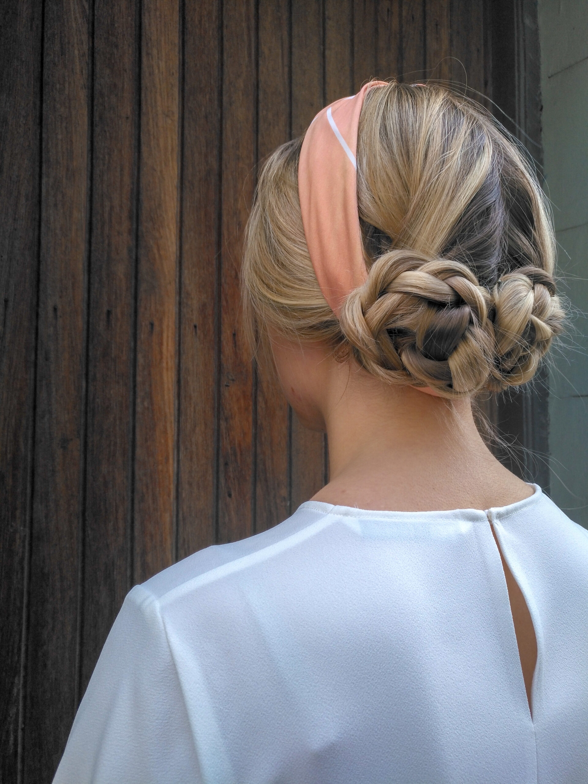 Scarf Hairstyles Winter Look: Cozy, Stylish & Hair Friendly Ideas 4 https://studioheijne.com/wp-content/uploads/2020/11/LRM_EXPORT_242846044437620_20190510_144844576-scaled.jpeg?utm_source=chatgpt.com