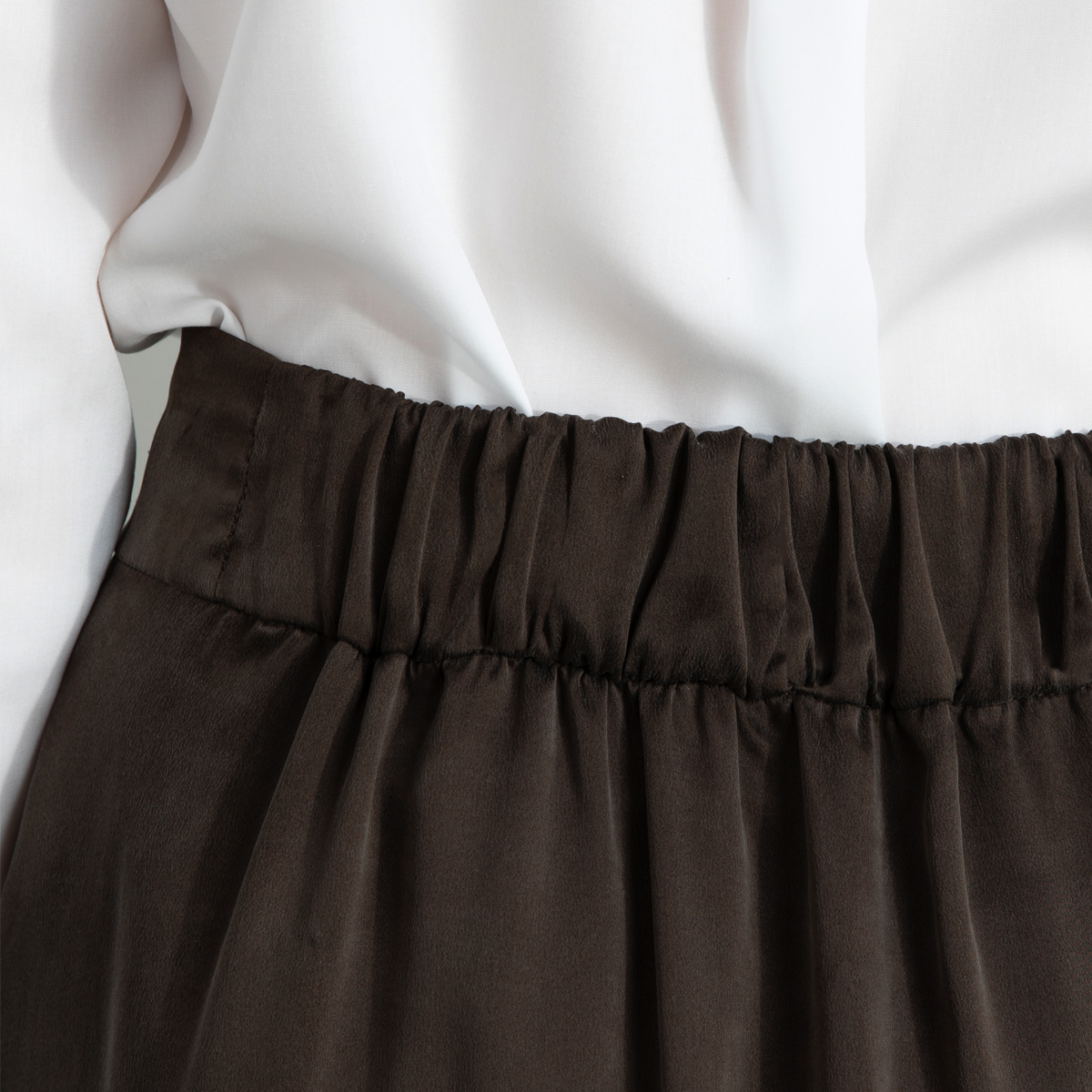 Florence chocolate brown silk skirt with elastic waisband - Studio Heijne