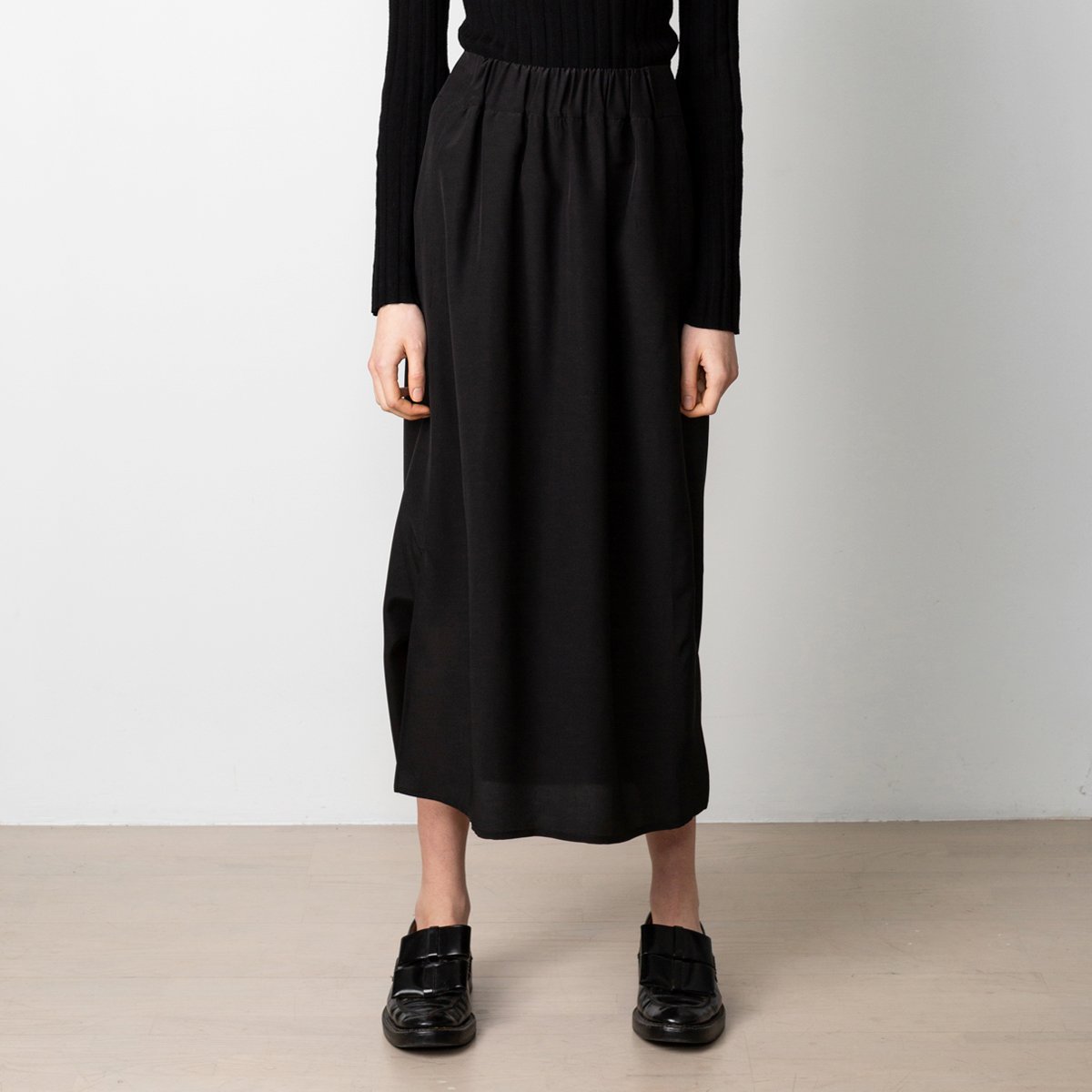 Florence black silk skirt with elastic waisband - Studio Heijne