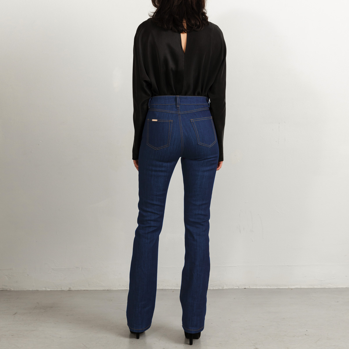 Human gift partner Classic mid bue made-to-measure flared jeans by Studio Heijne
